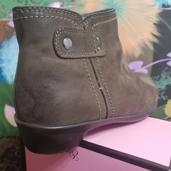 Leather/Suede Ankle Boots. - Picture 8 of 14